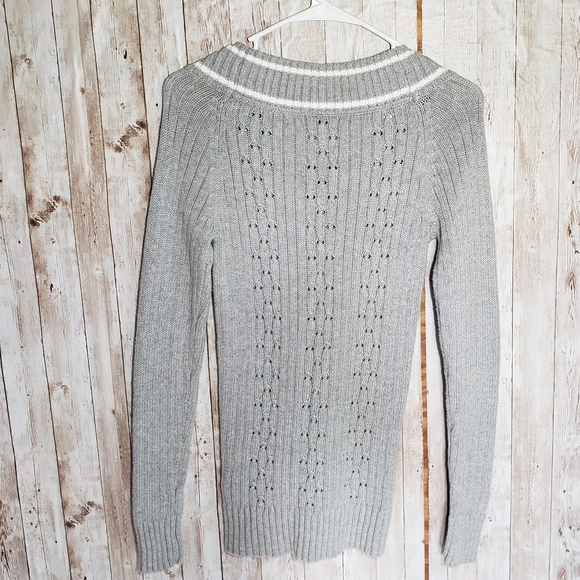 Old Navy V neck slip on knitted sweater - Picture 5 of 10
